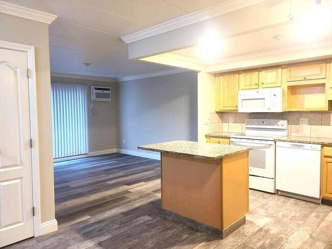 Building Photo - 576 Washington St