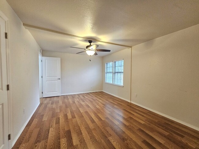 Building Photo - 317 Ebony Ave