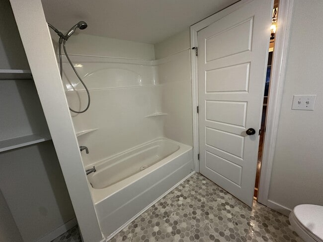 Building Photo - 111 Elm St