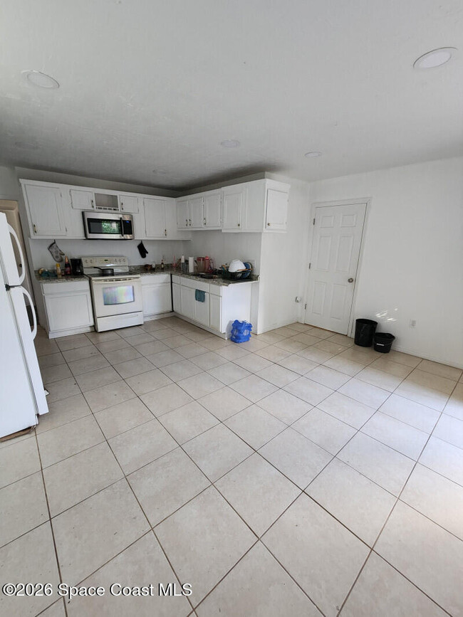 Building Photo - 1066 Galty Cir NE