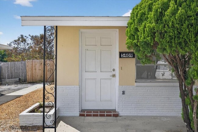 Primary Photo - 5409 Oceanic Rd