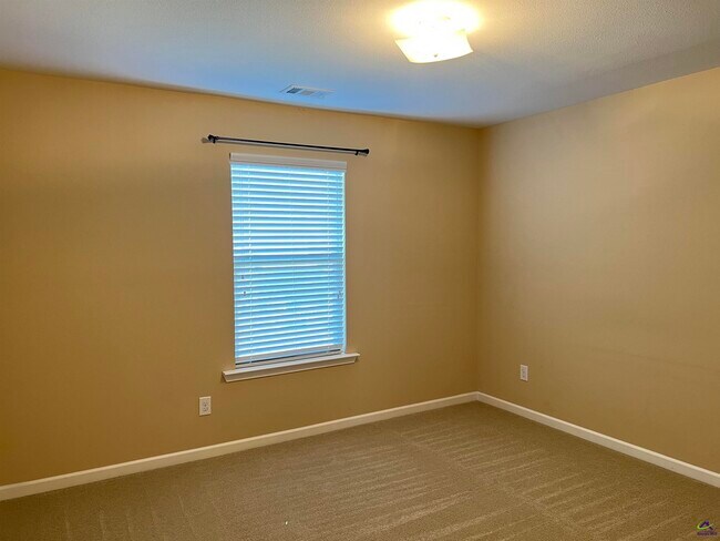 Building Photo - 120 Magnum Way