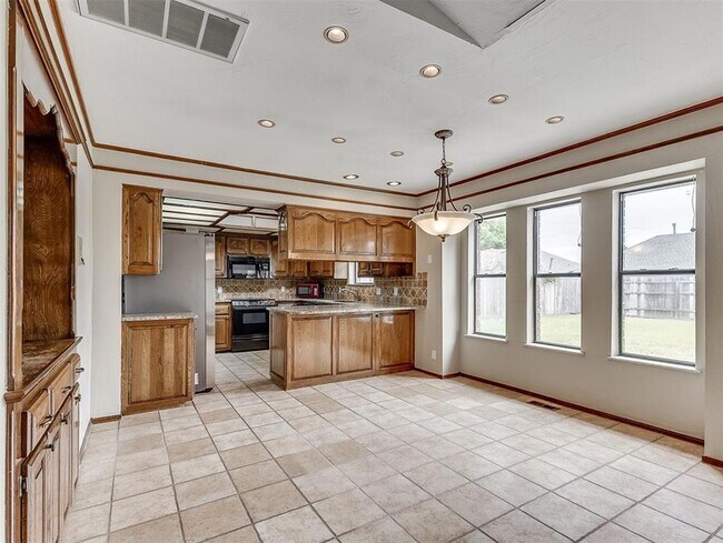 Building Photo - 12414 S Villa Ave
