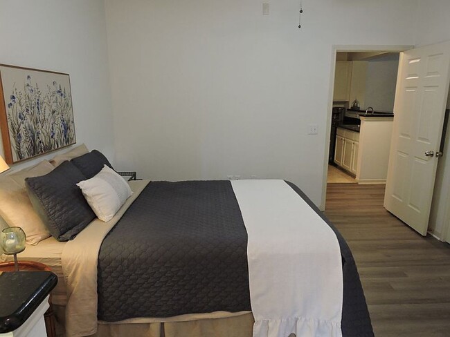 Building Photo - FURNISHED OR UNFURNISHED 3BR/2BA CONDO IN ...