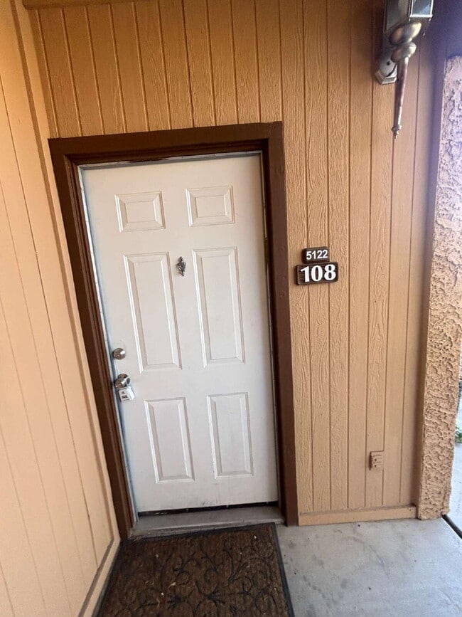 Building Photo - 2 Bed, 2 Bath condo, ground floor unit