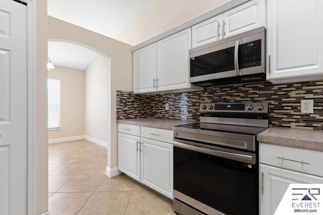 Building Photo - FULLY FENCED 3/2/2 IN THE HEART OF PALM COAST