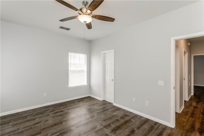 Building Photo - 1105 Clermont Ave