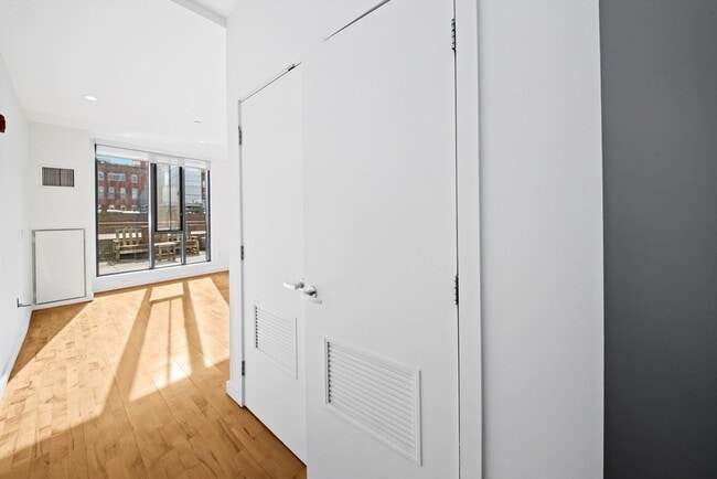 Building Photo - 346 Congress St