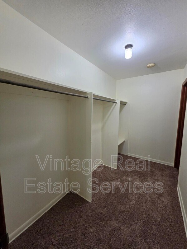 Building Photo - 1103 N Crystal Terrace