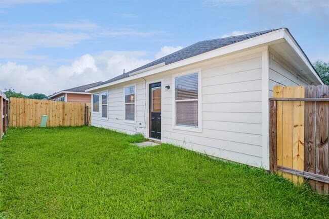 Building Photo - 7518 Mustang Corral Dr