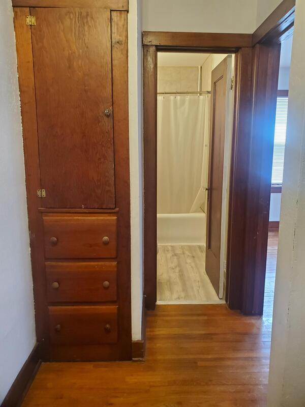 Building Photo - 14 W 16th Ave