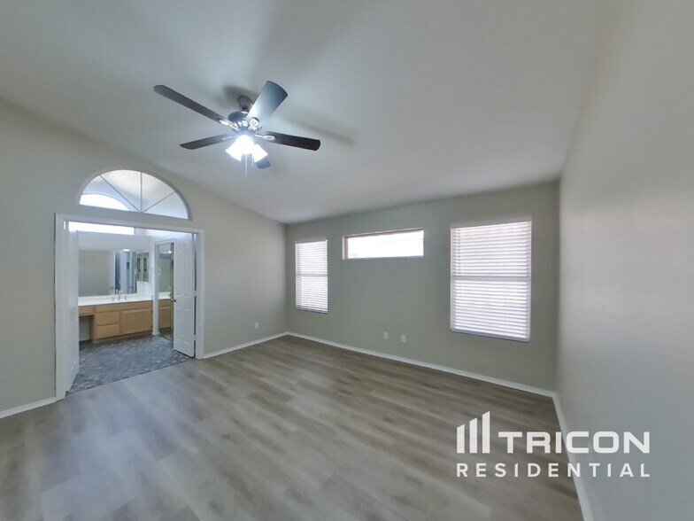 Building Photo - 12320 W Edgemont Ave