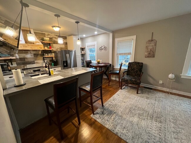 Building Photo - 213 French St