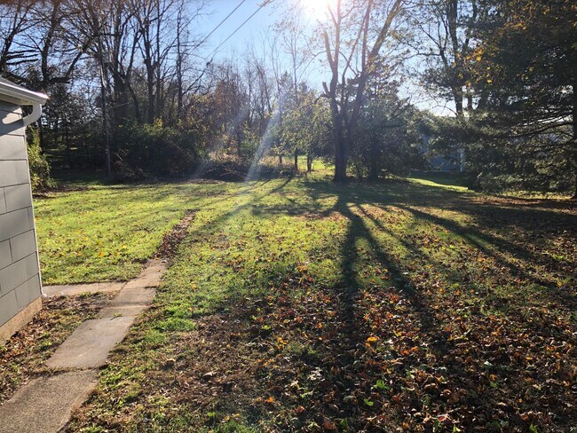 Building Photo - Beautiful Remodeled Ranch Home on 1/2 Acre...