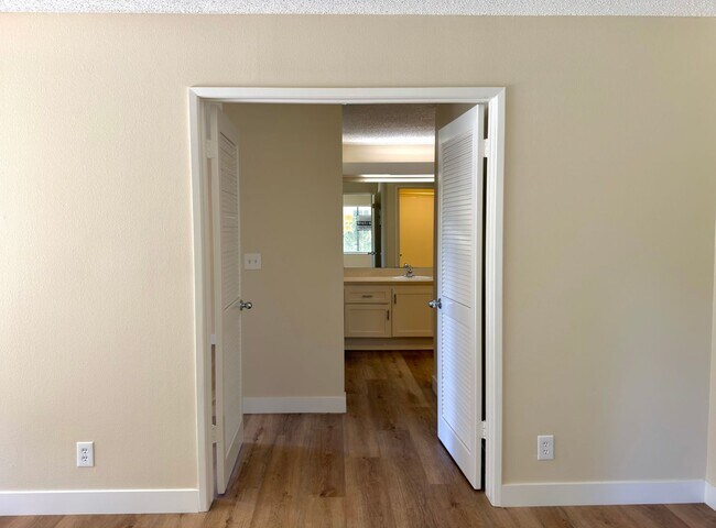 Building Photo - IRVINE 1 BED, 1 BATH CONDO- $2,575 ("THE SPRINGS" COMMUNITY)