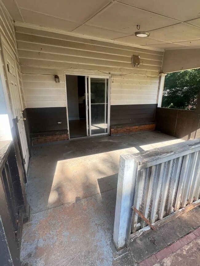 Building Photo - READY NOW!!! 2 bedroom townhouse available in Lawrenceville!