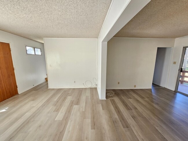 Building Photo - 3 bedroom, 1.5 bathroom and 2 parking condo.