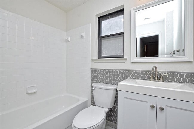 Building Photo - 1305 Elm Forest Dr