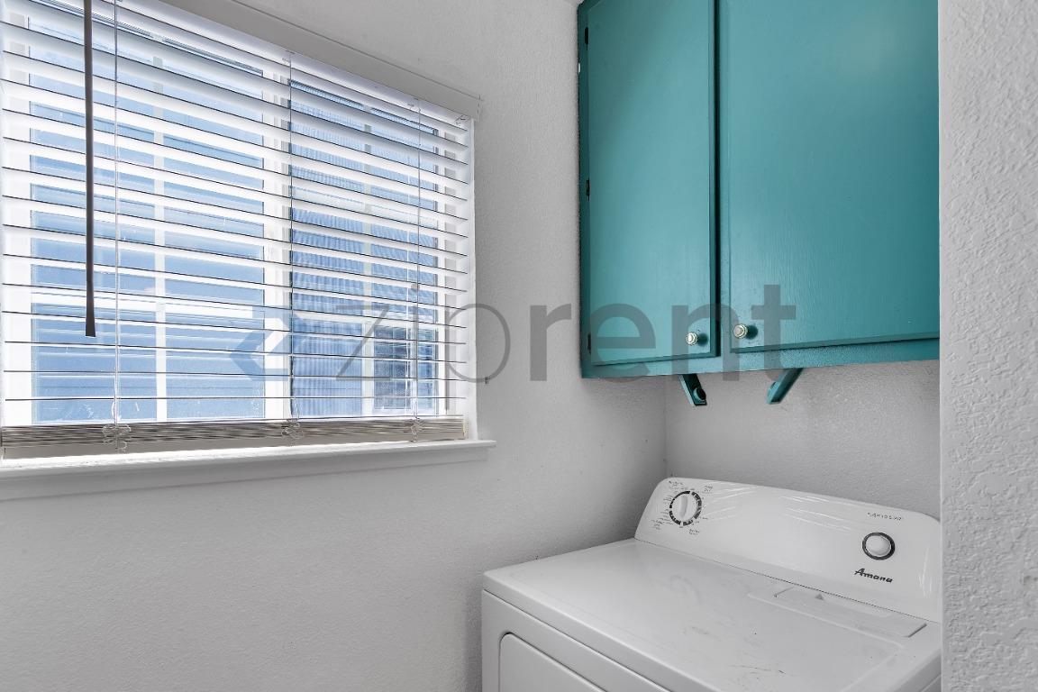 Building Photo - Unit 1