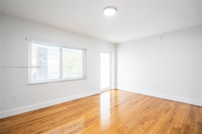 Building Photo - 117 S Shore Dr