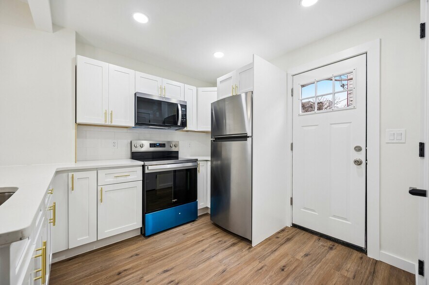 Building Photo - 1702 N Stillman St