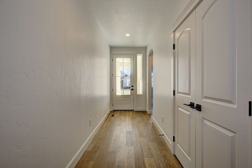 Building Photo - 538 S Prospector Ln
