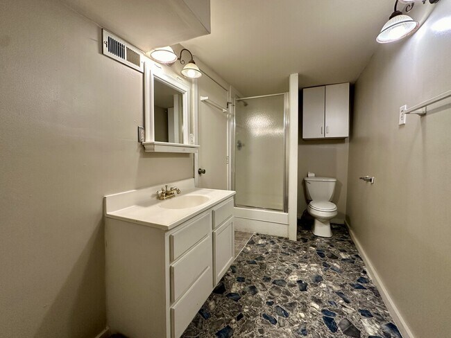 Building Photo - 2415 S Mosley