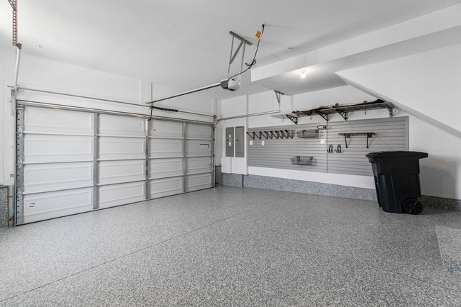Building Photo - 5353 Zenith Overlook
