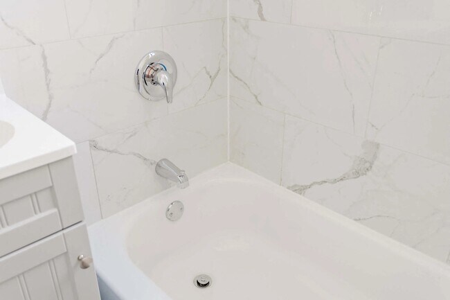 Building Photo - 6143 S Dorchester Ave