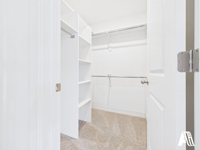 Building Photo - 453 E 650 N