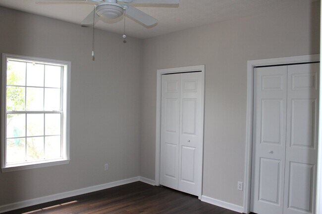 Building Photo - 1407 E 14th St