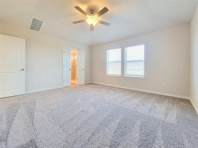 Building Photo - 120 Longmount Cv