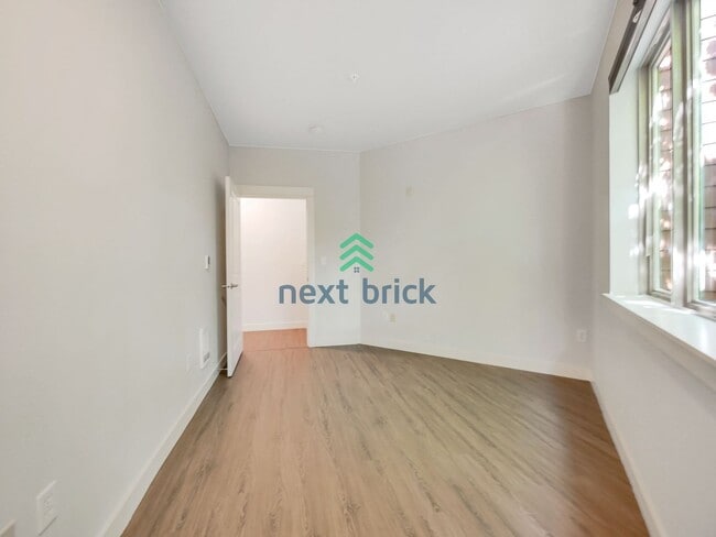 Building Photo - Beautiful 2 Bed 2 Bath for Rent with desig...