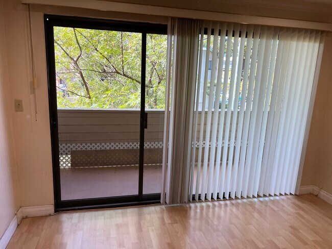 Building Photo - 110 N Everett St