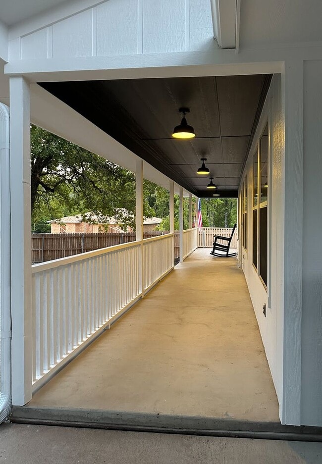 Building Photo - 128 Pollyanna Dr