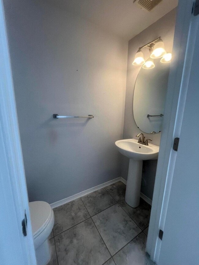 Building Photo - 7823 Sanibel Dr