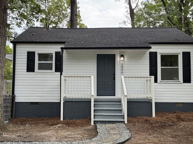 Primary Photo - Charming Newly Renovated Home in Greensbor...