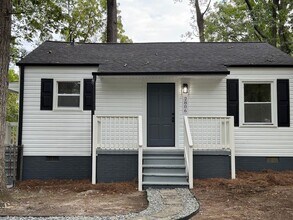 Building Photo - Charming Newly Renovated Home in Greensbor...