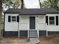 Building Photo - Charming Newly Renovated Home in Greensbor...