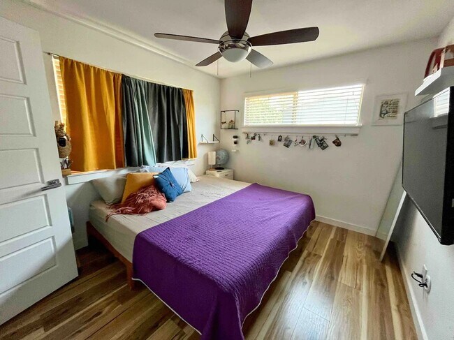 Building Photo - "Charming 2-Bed, 1.5-Bath Condo with Grani...