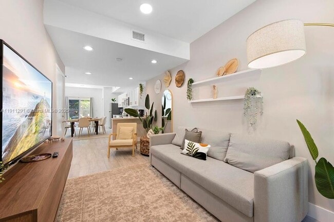 Building Photo - 5127 NW 5th Ave