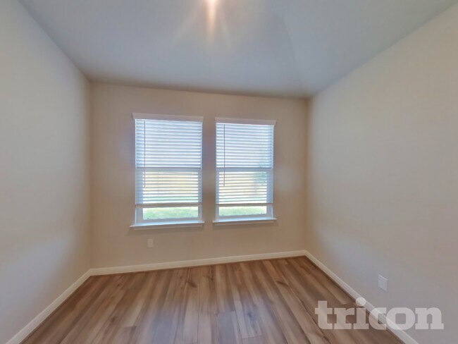 Building Photo - 13693 Paxton Blvd