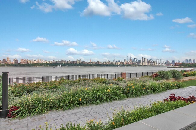 Building Photo - 9 Somerset Ln