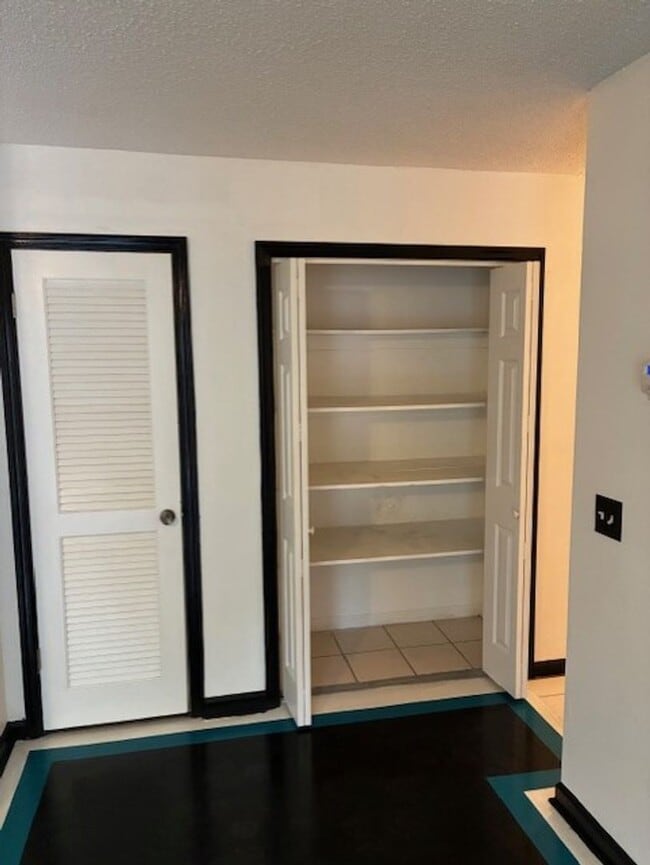 Building Photo - 511 S Arizona St