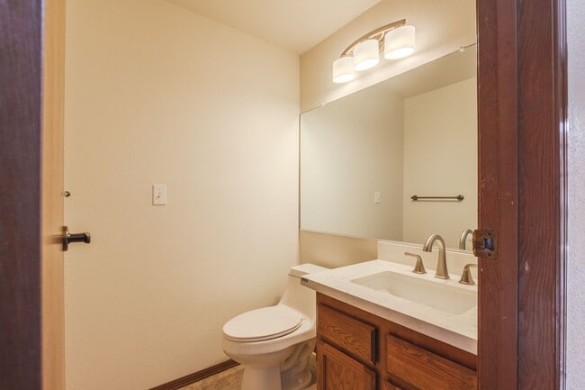 Building Photo - Spacious 3bd/2.5ba Smoketree Condo in Federal Way!