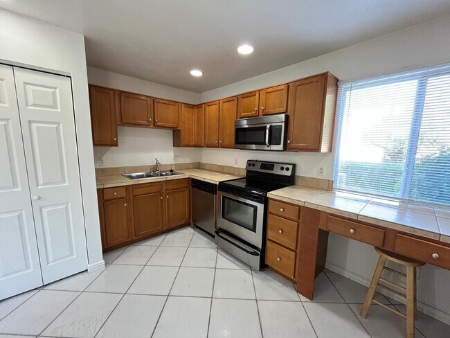 Building Photo - 12440 N 20th St