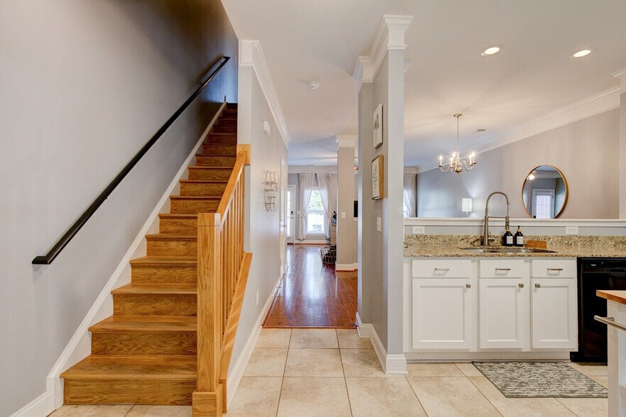 Building Photo - 617 Lake Forest Road