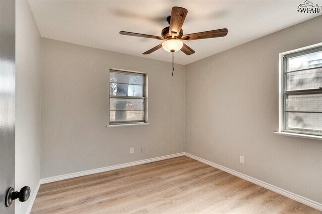 Building Photo - 1113 Lincoln Dr