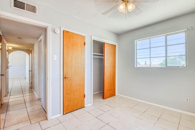 Building Photo - Beautiful 3 bed-1 bath house