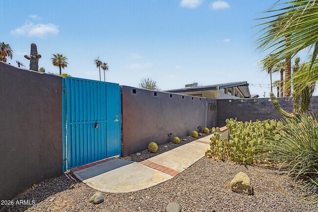Building Photo - 2727 E Montecito Ave